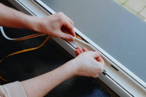 Wymiana uszczelek w oknach PCV – instrukcja krok po kroku