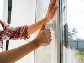 Regulacja docisku okien PCV – instrukcja dla kobiet Regulacja docisku okien PCV – instrukcja krok po kroku