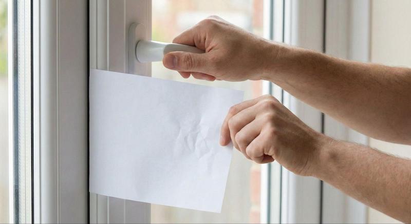 regulacja docisku okien PCV – instrukcja i test z kartką regulacja docisku okien PCV – instrukcja na sprawdzanie szczelności